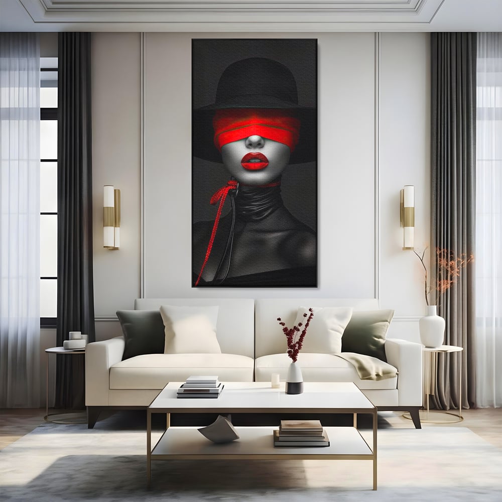 Tablou canvas cu tablou canvas cu femeie si voal rosu, in rama de aluminiu negru, pe perete intr-un living
